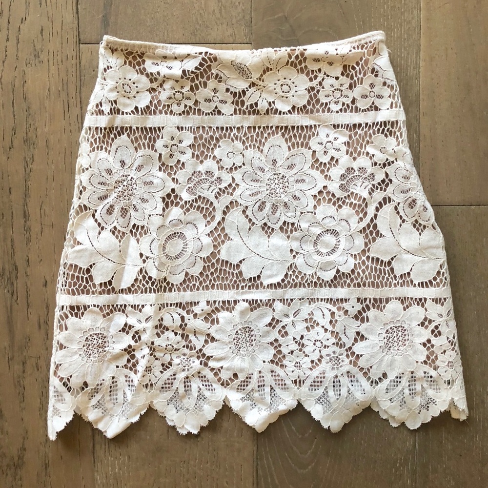 For Love And Lemons 🍋 • XS Scalloped Lace Skirt